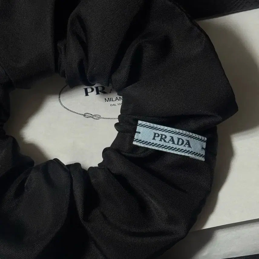[BUNJANG] Prada Re-Nylon Triangle Logo Scrunchie Black / 프라다 리나일론 삼각로고 스크런치 블랙