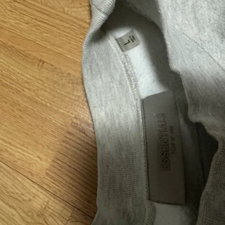 [BUNJANG] SF9 Rowoon Essentials Sweatshirt Light Oatmeal / L 피오갓 에센셜 맨투맨 라이트오트밀