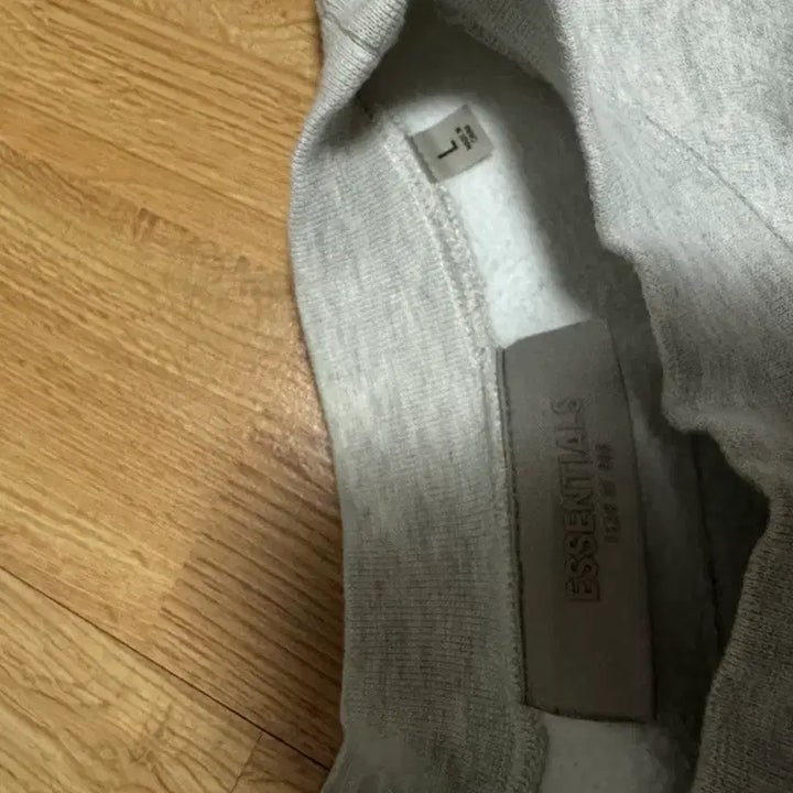 [BUNJANG] SF9 Rowoon Essentials Sweatshirt Light Oatmeal / L 피오갓 에센셜 맨투맨 라이트오트밀