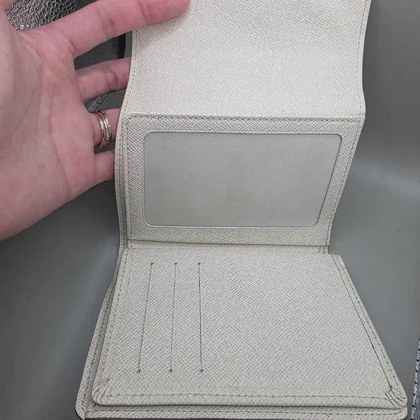 [BUNJANG] Louis Vuitton Epi Joy Ivory Wallet (M6658J) / (정품)루이비통 에피 조이 아이보리 반지갑 M6658J 미사용품