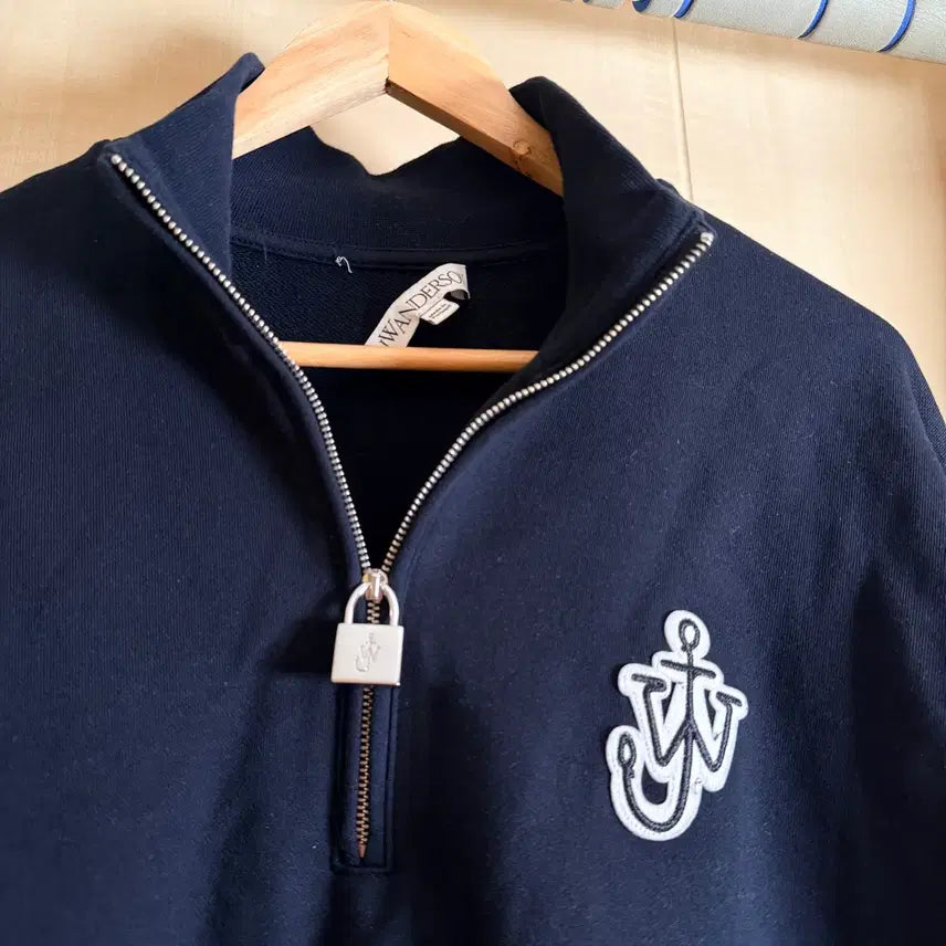 [BUNJANG] JW Anderson Half-Zip Lock Sweatshirt Navy / JW앤더슨 하프집업 자물쇠 맨투맨 네이비 100