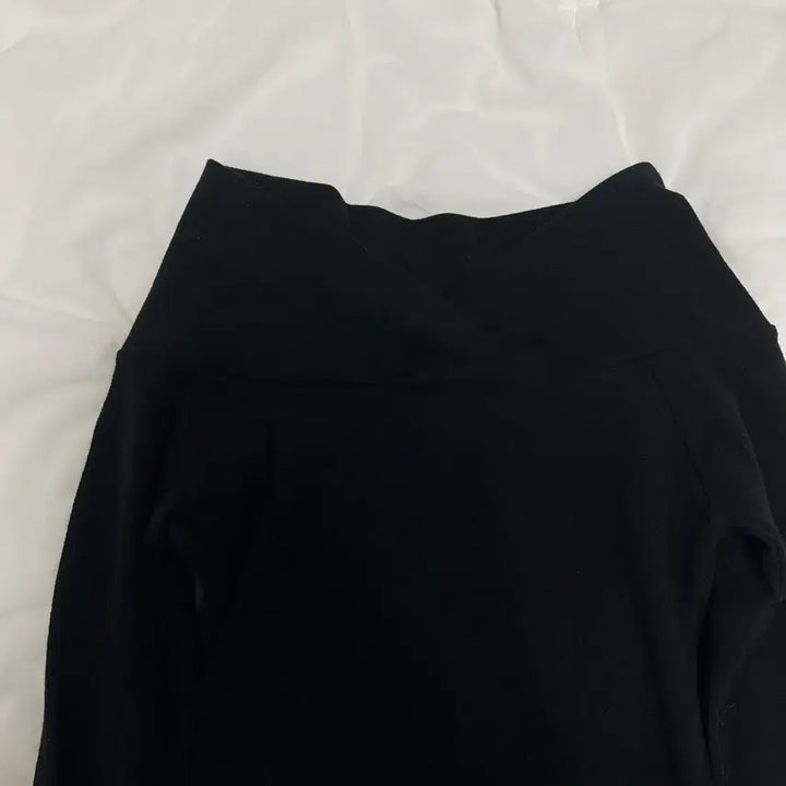 [BUNJANG] Black Off-Shoulder Long Sleeve Shirt / 블랙 오프숄더 긴팔 티셔츠