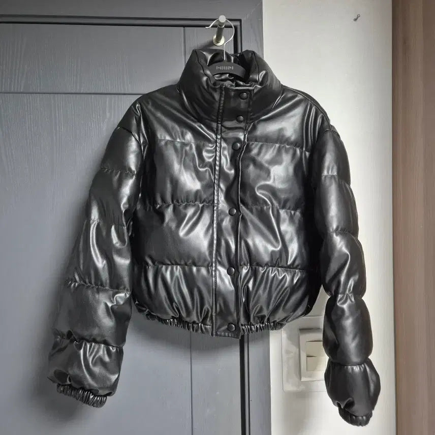 [BUNJANG] Black Leather Crop Short Padded Jacket / 블랙 레더 크롭 숏패딩 블랙