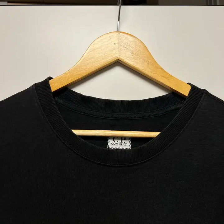 [BUNJANG] MCP Company Lens Applique Sweatshirt / [M]CP컴퍼니 렌즈와펜 맨투맨