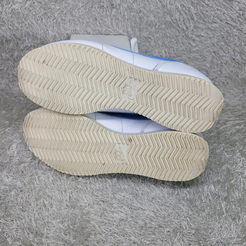 [SOLD OUT] 구제짱짱맨 245 나이키 코르테즈 DN 스니커즈