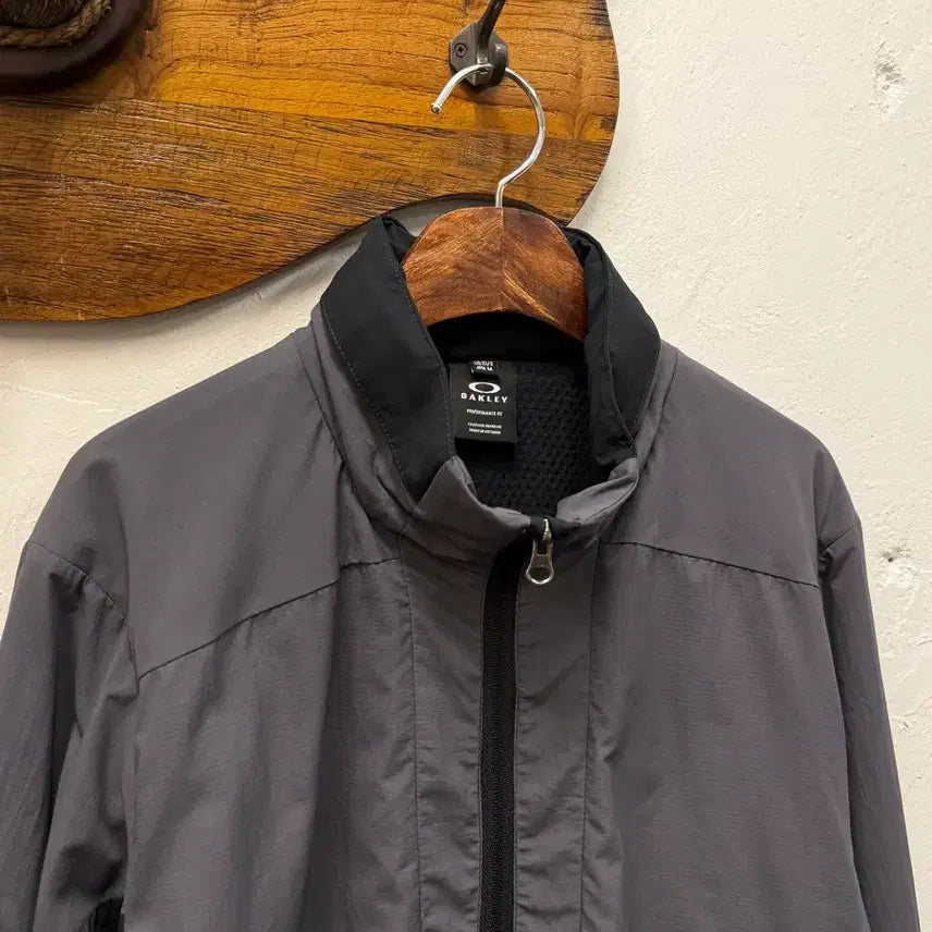 [BUNJANG] Oakley Performance Fit Training Jacket (M) / M) Oakley Performance Fit Training Jacke