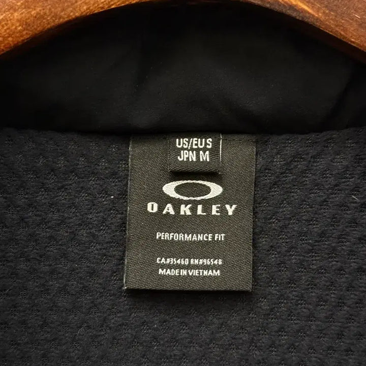 [BUNJANG] Oakley Performance Fit Training Jacket (M) / M) Oakley Performance Fit Training Jacke