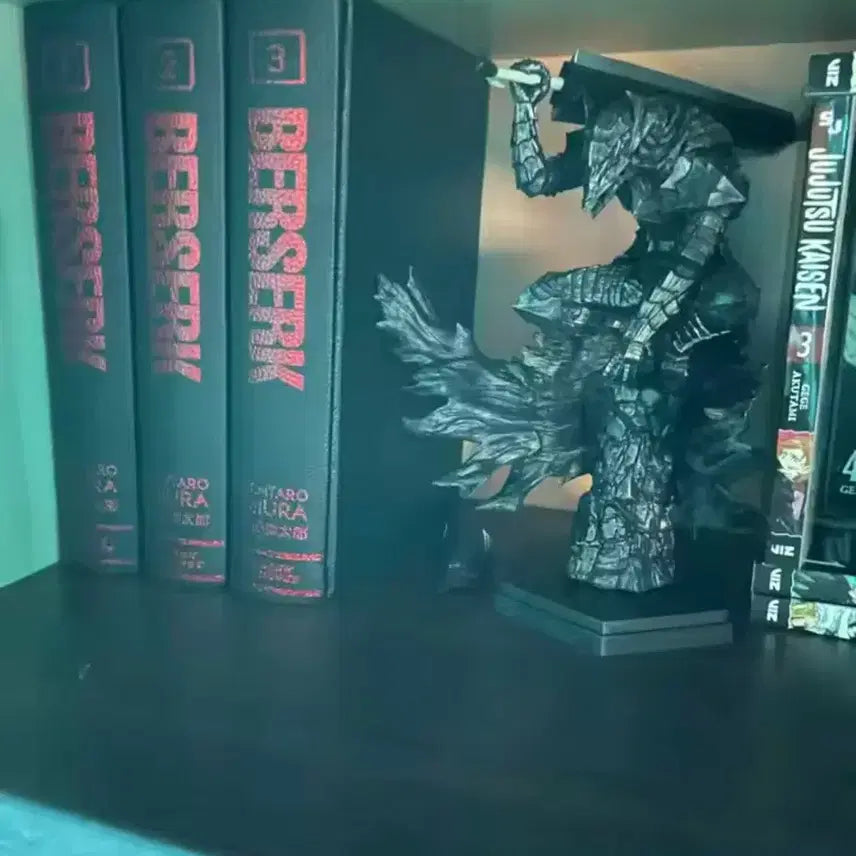 [BUNJANG] Berserk Guts Armor Ver. Figure with Behelit Keychain and Sticker Set / 베르세르크 가츠 갑주ver +베헤리트, 배지 세트 피규어