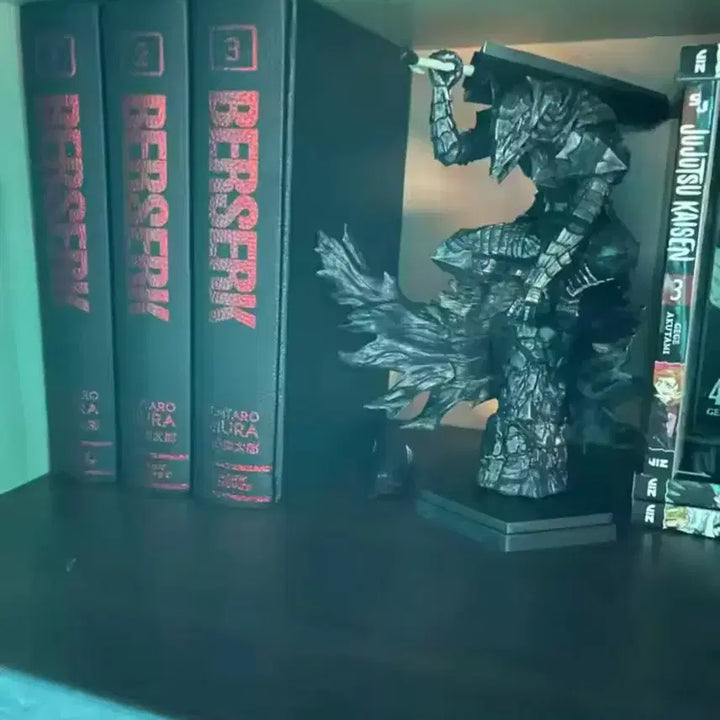 [BUNJANG] Berserk Guts Armor Ver. Figure with Behelit Keychain and Sticker Set / 베르세르크 가츠 갑주ver +베헤리트, 배지 세트 피규어