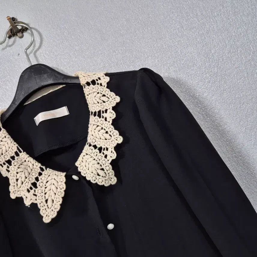 [BUNJANG] Unbranded Lace Collar Blouse / 레이스카라 블라우스 55~66