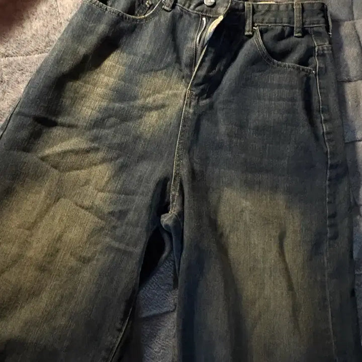 [BUNJANG] Avely Bermuda Shorts / 에이블리 청 버