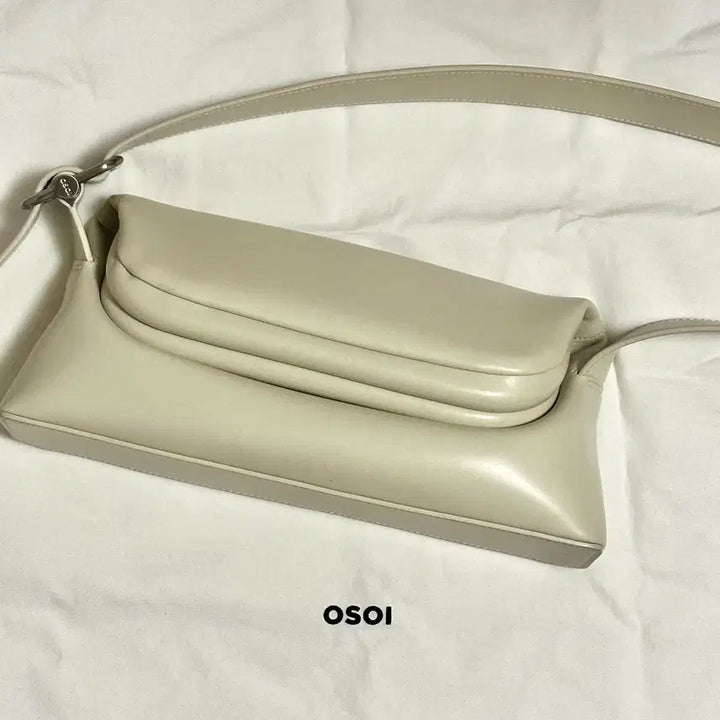 [SOLD OUT] OSOI 오소이 가방 폴더 브로트백 크림색