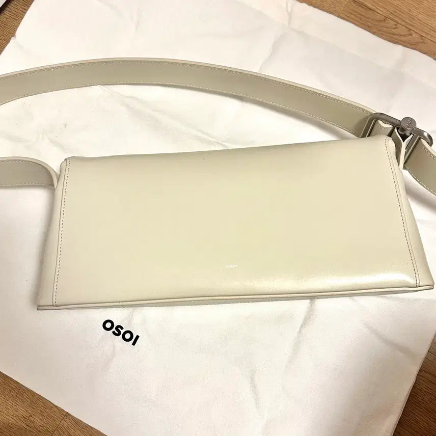 [SOLD OUT] OSOI 오소이 가방 폴더 브로트백 크림색