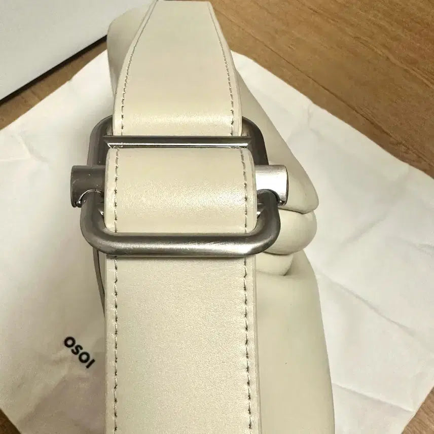[SOLD OUT] OSOI 오소이 가방 폴더 브로트백 크림색