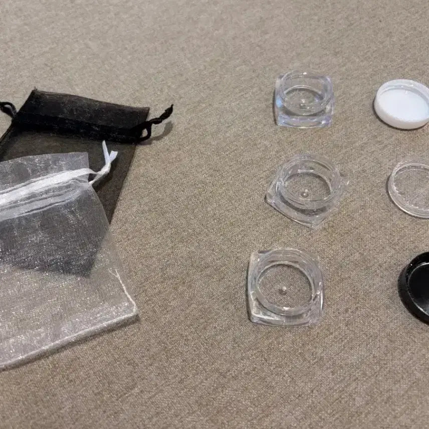 [BUNJANG] Cosmetic Empty Bottles Bundle Set / 새제품) 대량 화장품 공병 (흰색/검정색) + 파우치