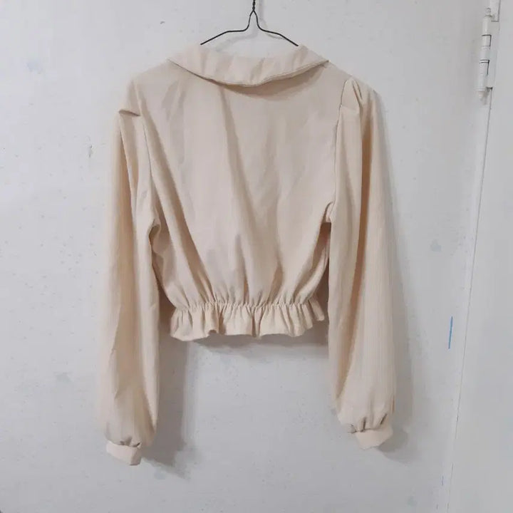 [SOLD OUT] 둥근카라 크롭블라우스 베이지