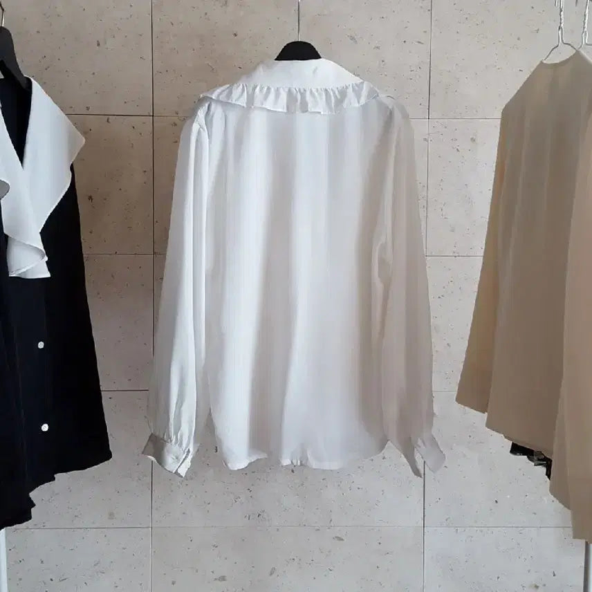 [BUNJANG] Unspecified Big Collar Frill Blouse / 빅 카라 프릴 블라우스