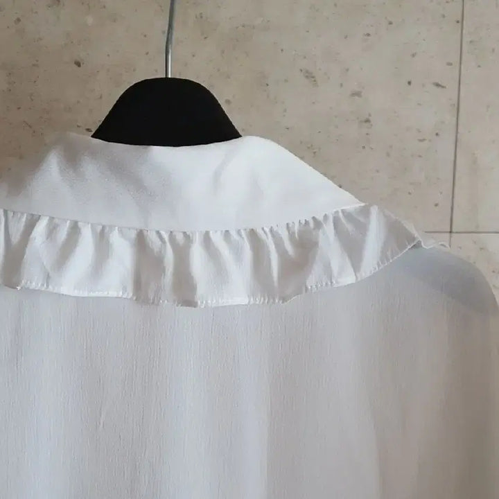 [BUNJANG] Unspecified Big Collar Frill Blouse / 빅 카라 프릴 블라우스