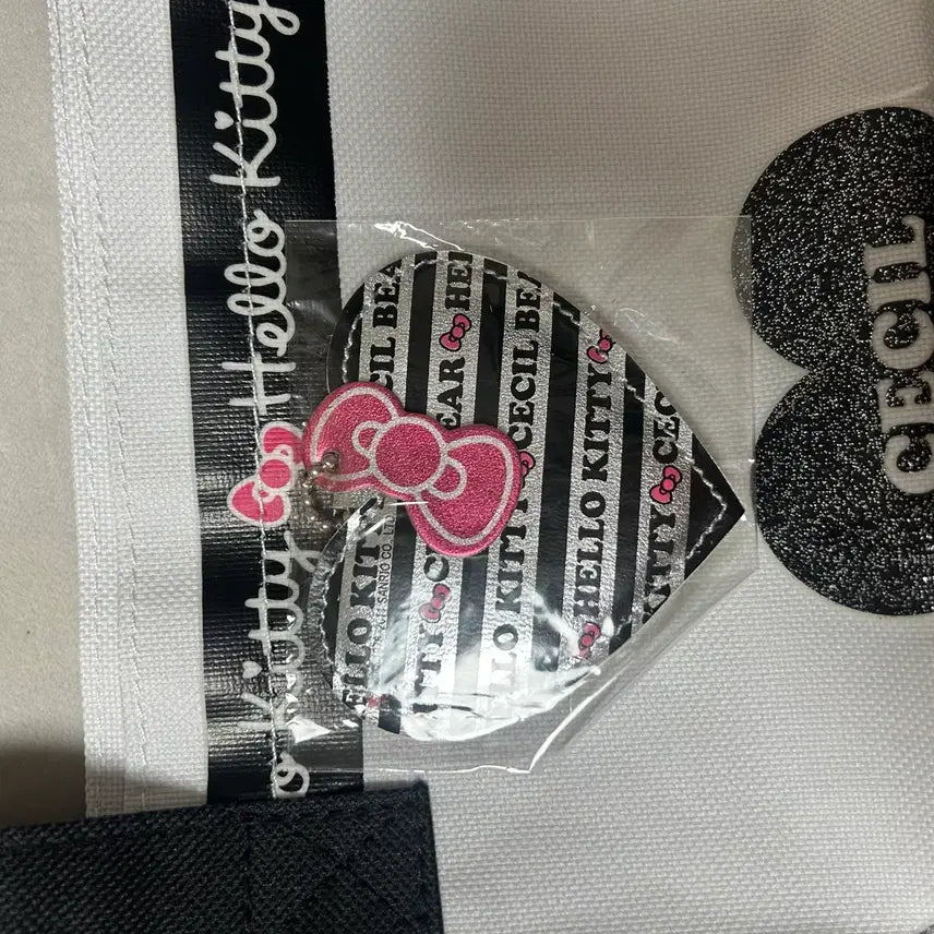 [BUNJANG] Hello Kitty Cecil McBee Tote Bag & Keyring Set / 새상품 고전 세실맥비 X 헬로키티 토트백 키링 세트