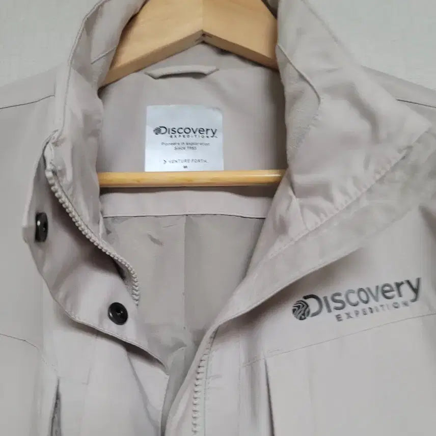[BUNJANG] Discovery Expedition Beige Jacket (Size 95) / 디스커버리 익스페디션 베이지색 자켓.95