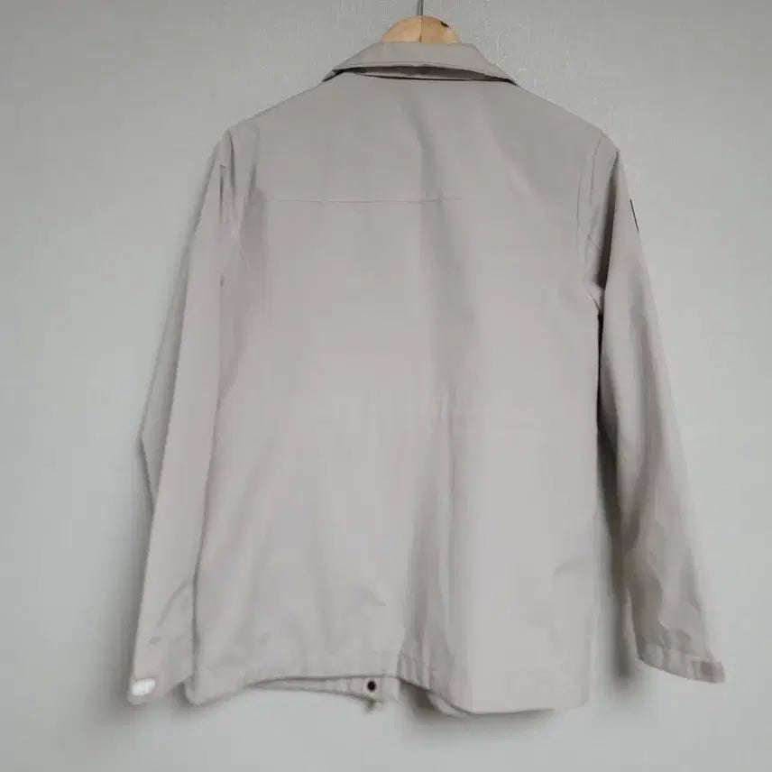 [BUNJANG] Discovery Expedition Beige Jacket (Size 95) / 디스커버리 익스페디션 베이지색 자켓.95