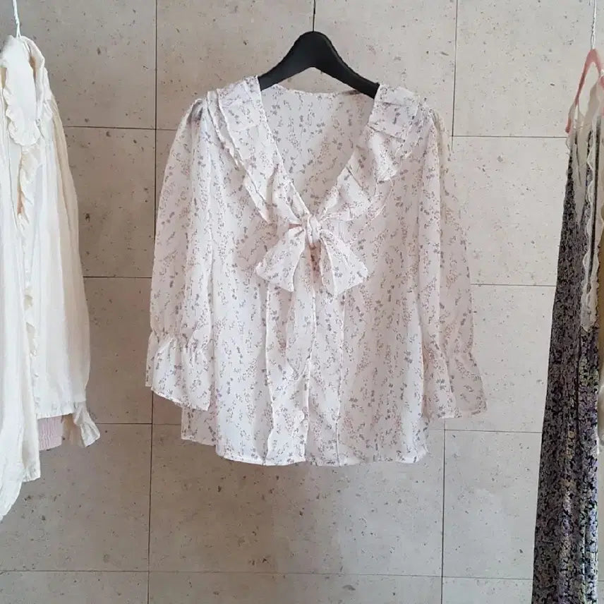 [BUNJANG] Floral Chiffon Blouse / 시폰 프릴 리본 플로럴 블라우스