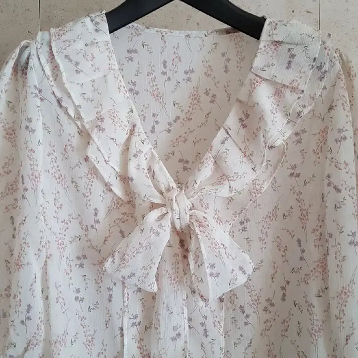 [BUNJANG] Floral Chiffon Blouse / 시폰 프릴 리본 플로럴 블라우스