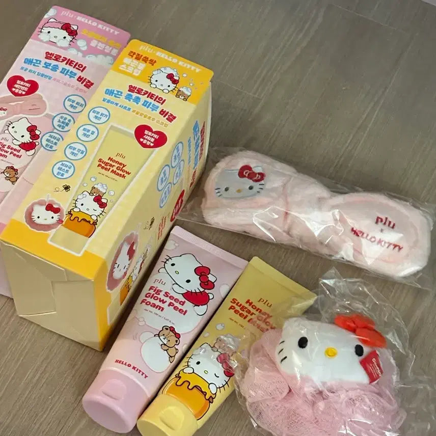[BUNJANG] Plu Hello Kitty Sugar Scrub Pack + Foam Cleanser Bundle / 새상품 플루 헬로키티 슈가 스크럽팩 + 폼클렌징 (세안밴드+샤워볼)