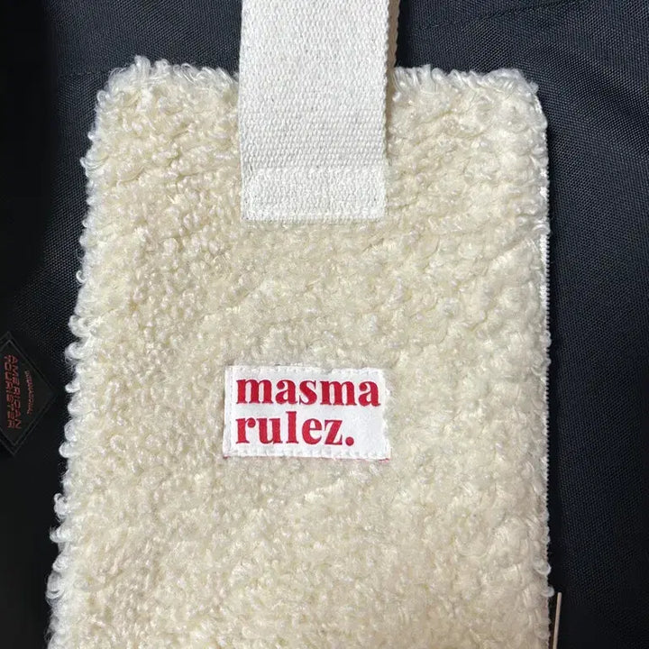 [BUNJANG] Masmarules Ppomppom Ivory Strap Pouch / 마스마룰즈 스트랩 파우치 -뽐뽐 아이보리