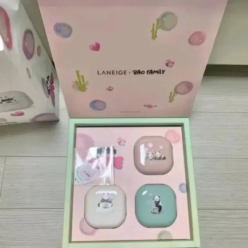 [SOLD OUT] 새상품)라네즈 푸바오시리즈 팩트2개+파우더 세트