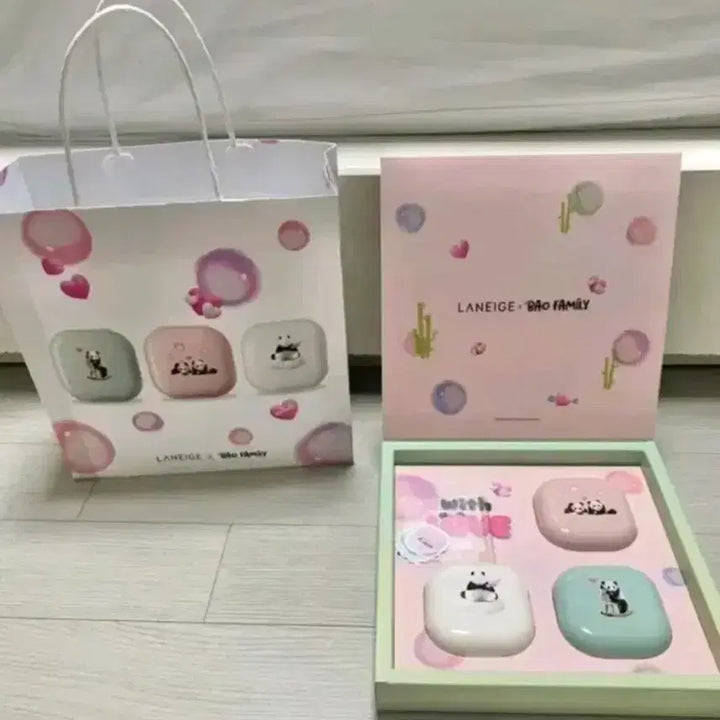 [SOLD OUT] 새상품)라네즈 푸바오시리즈 팩트2개+파우더 세트