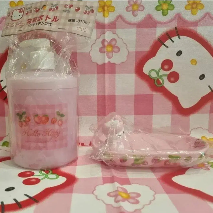 [BUNJANG] Hello Kitty Strawberry Soap Tray and Dispenser / 고전 키티 딸기 비누 트레이 보관함 디스펜서 문구