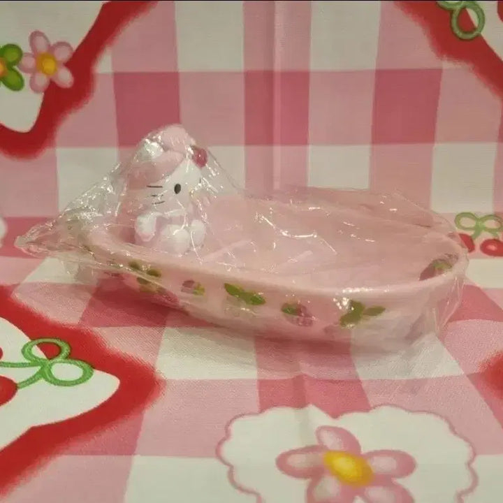 [BUNJANG] Hello Kitty Strawberry Soap Tray and Dispenser / 고전 키티 딸기 비누 트레이 보관함 디스펜서 문구