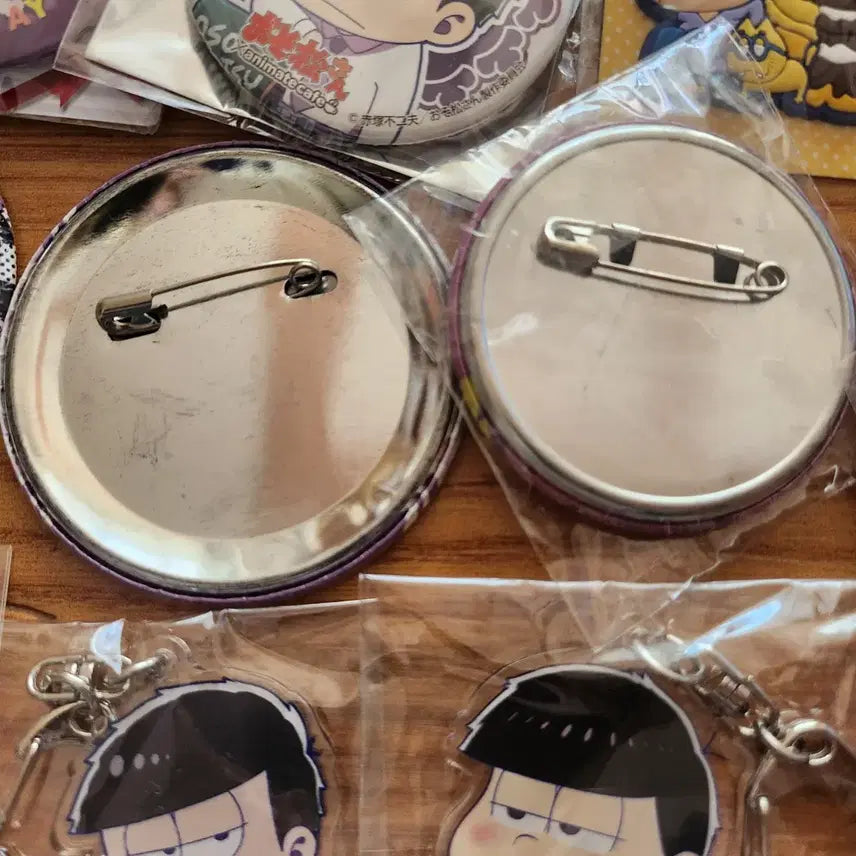 [BUNJANG] Osomatsu-san Ichimatsu Bundle Set (Keyring, Badge) / 오소마츠상 이치마츠 굿즈 모음 (키링, 뱃지)