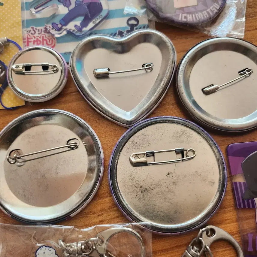 [BUNJANG] Osomatsu-san Ichimatsu Bundle Set (Keyring, Badge) / 오소마츠상 이치마츠 굿즈 모음 (키링, 뱃지)