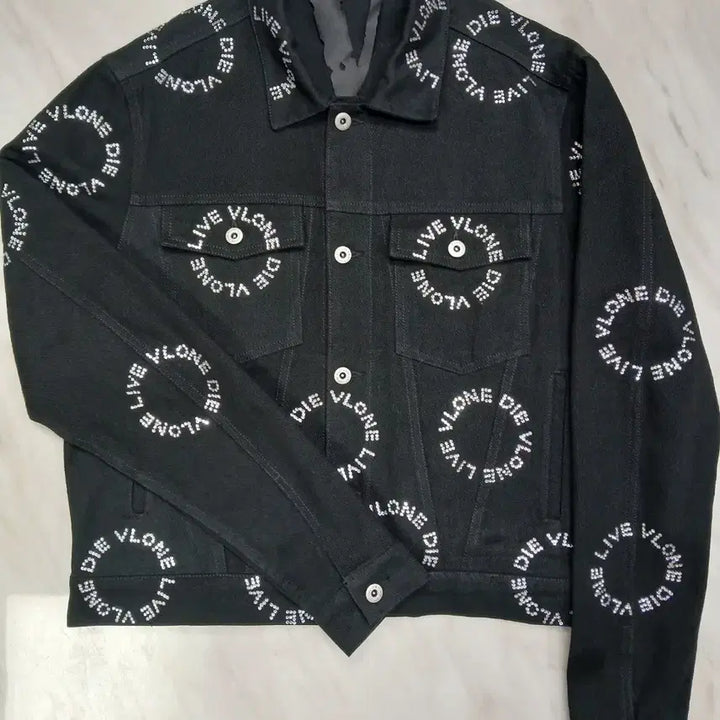 [BUNJANG] VLONE Denim Jacket L / [남녀공용] VLONE 브이론 블랙 스톤장식 데님 자켓 L 발망 아미리