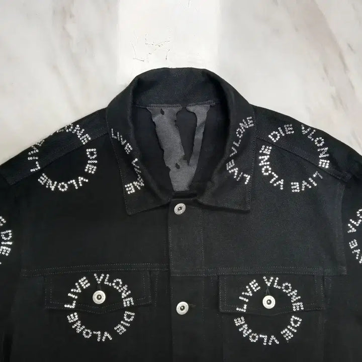 [BUNJANG] VLONE Denim Jacket L / [남녀공용] VLONE 브이론 블랙 스톤장식 데님 자켓 L 발망 아미리