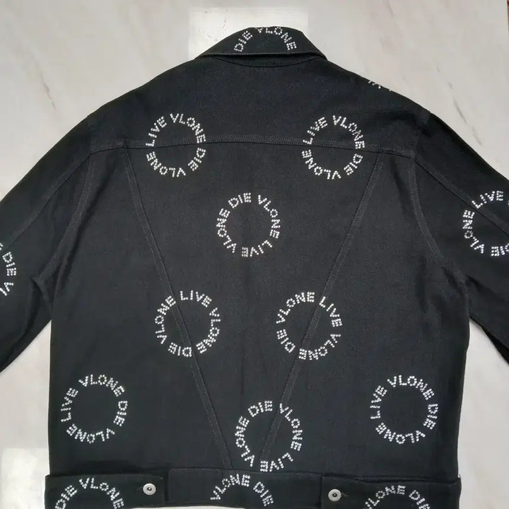[BUNJANG] VLONE Denim Jacket L / [남녀공용] VLONE 브이론 블랙 스톤장식 데님 자켓 L 발망 아미리