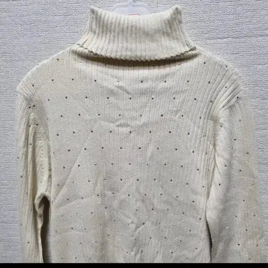 [SOLD OUT] p425 아이보리색 스톤 장식 골지 니트