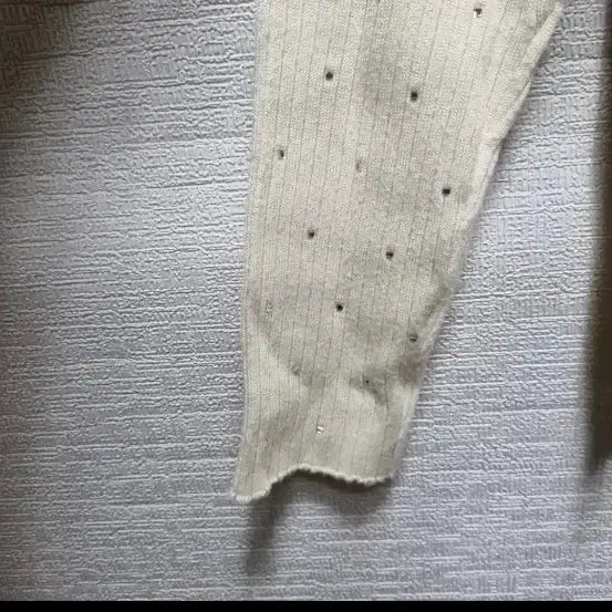 [SOLD OUT] p425 아이보리색 스톤 장식 골지 니트