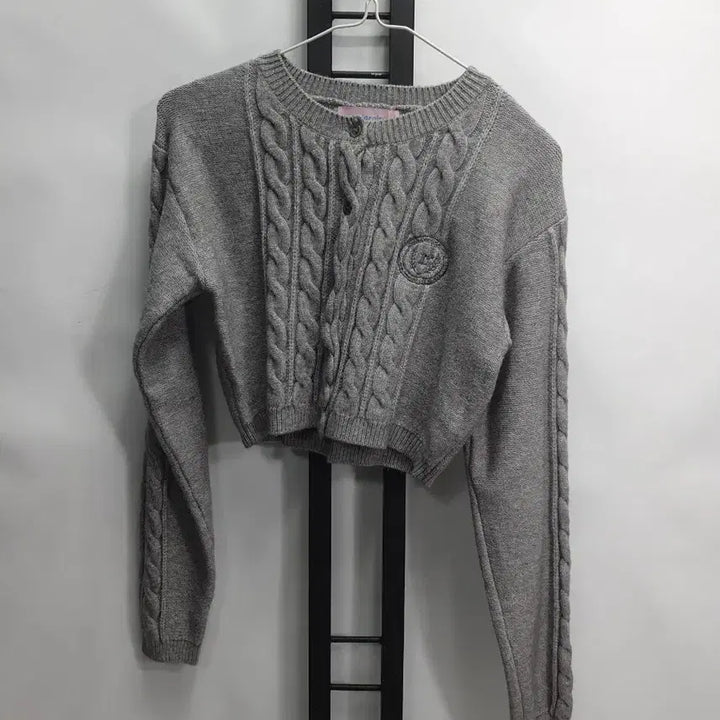 [BUNJANG] Rola Rola Cable Knit Cardigan Gray / 로라로라 가디건 꽈베기 니트 케이블 스웨터 크롭 그레이 f