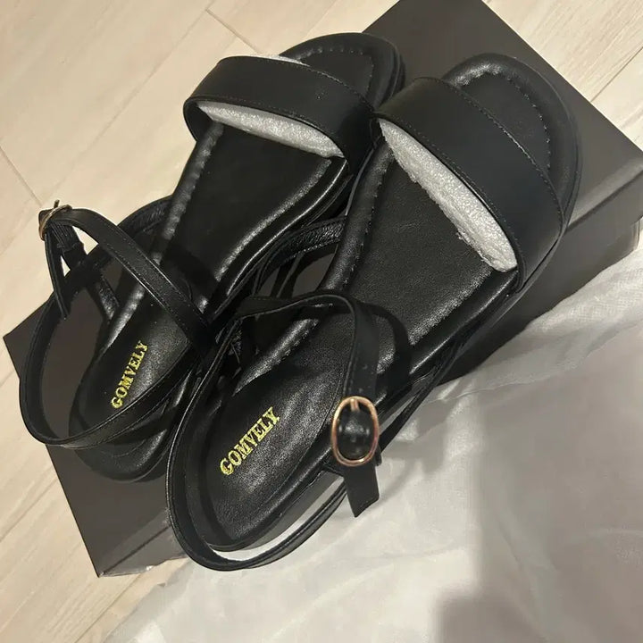 [BUNJANG] GOMVELY Sandals / GOMVELY 블랙 스트랩 샌들 새상품 225-230사이즈