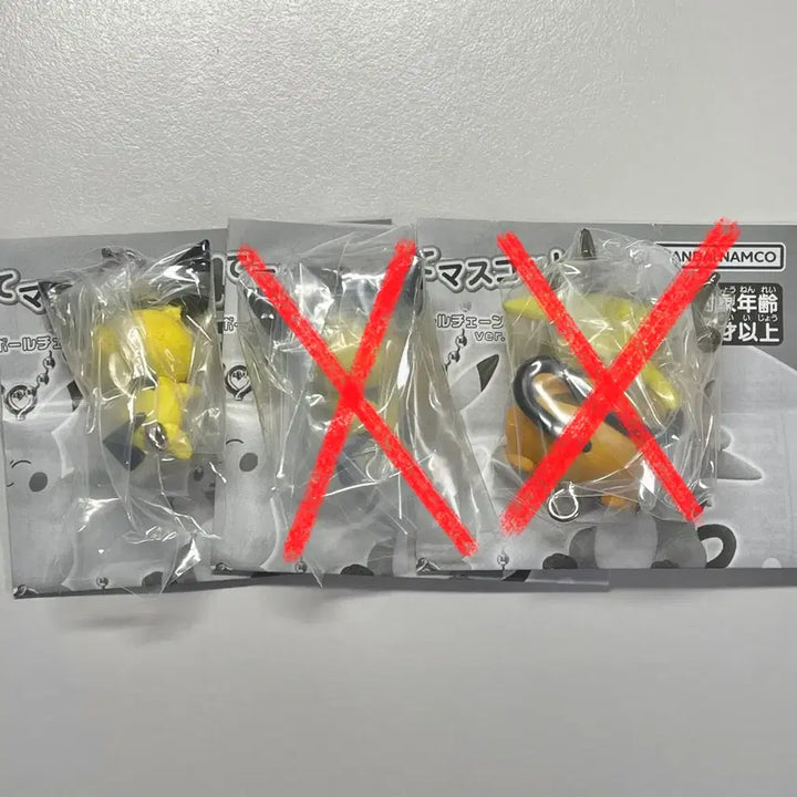 [BUNJANG] Pokemon Keychain Gacha Series 14 Pichu Raichu Figure Keychain / [미개봉] 포켓몬스터 대롱대롱 연결 가챠 14탄 피츄 라이츄 피규어 키링