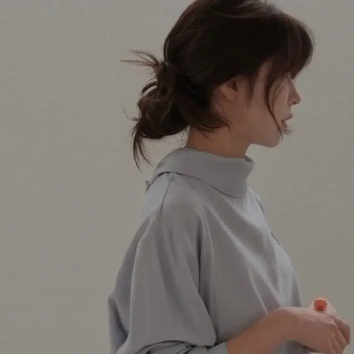 [BUNJANG] Kinda Beige Neck Button Blouse / 킨다베이지 넥 버튼 블라우스