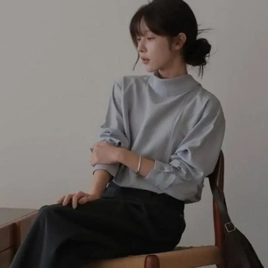 [BUNJANG] Kinda Beige Neck Button Blouse / 킨다베이지 넥 버튼 블라우스