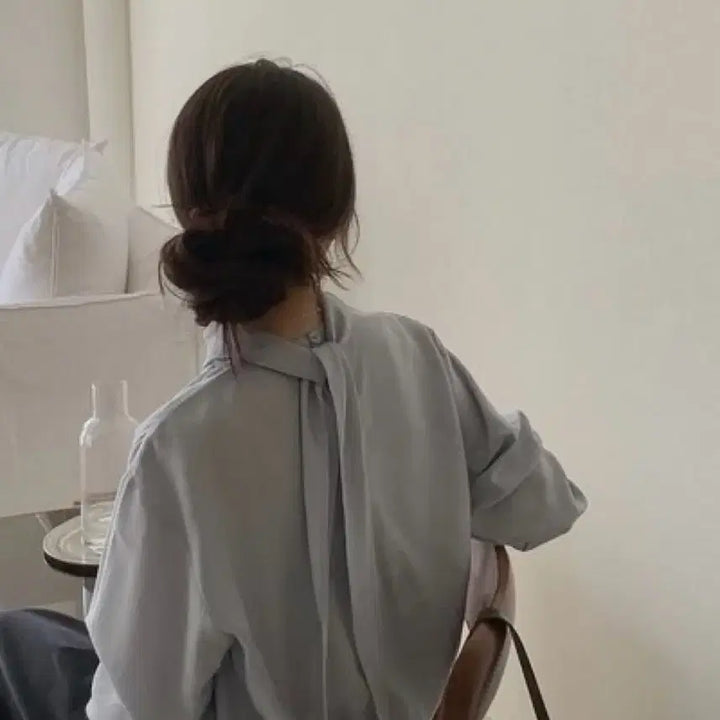 [BUNJANG] Kinda Beige Neck Button Blouse / 킨다베이지 넥 버튼 블라우스