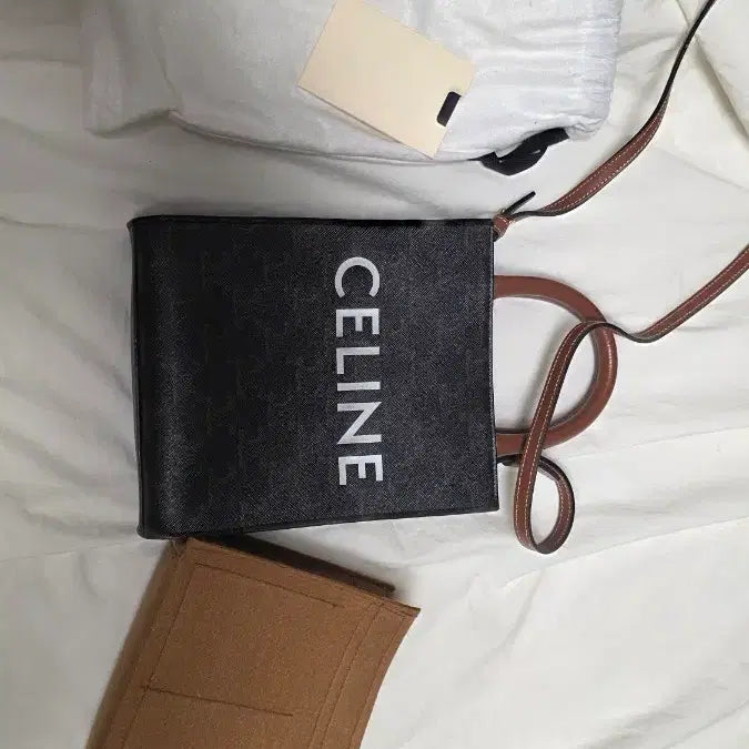 [BUNJANG] Celine Triomphe Cabas Mini Bag / 셀린느 트리오페 카바스 미니백