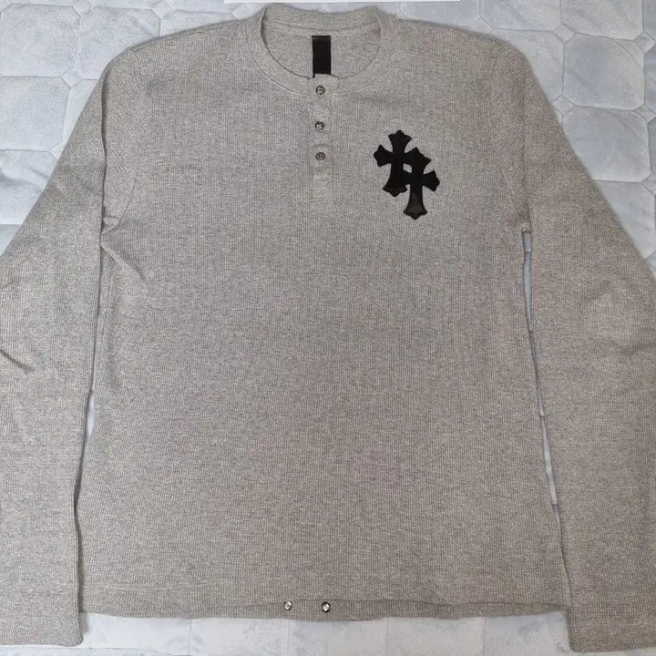 [BUNJANG] Chrome Hearts Henley Neck Gray / [L] 크롬하츠 레더패치 헨리넥 그레이