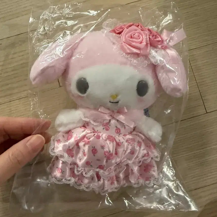 [BUNJANG] MyMelody Lady Doll Bundle Set / 마이멜로디 레이디 인형+브로치