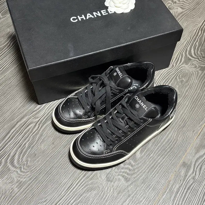 [BUNJANG] Chanel Back Logo Black Leather Sneakers / [36.5] 샤넬 백로고 블랙 레더 스니커즈 백화점 풀셋